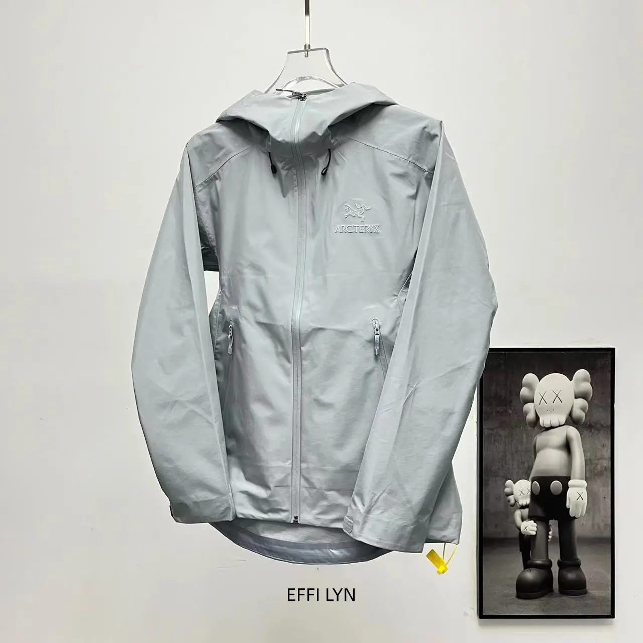 Silver-Gray Hooded Jacket for Sports Collectibles Enthusiasts - Tough Thin Shell Fabric, Bulk-Free Dryness, Ideal for Mountain Adventures & Commutes