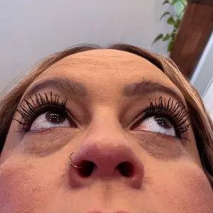 Product Review of Lash Sensational Body Mascara, Silky Buildable Formula, 24HR Lift, Maybelline New York from o**z