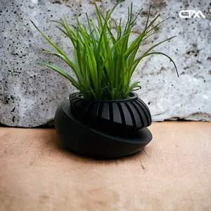 The Luxar Planter