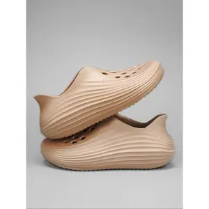 Sports cloud design slippers, comfortable and breathable fabrics for sports, soft and non slip slippers suitable for outdoor beach vacations