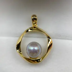 Classic Madama Seawater Pearl Pendant 8-9 mm