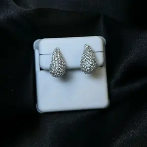 Aretes de gota con CZ 925