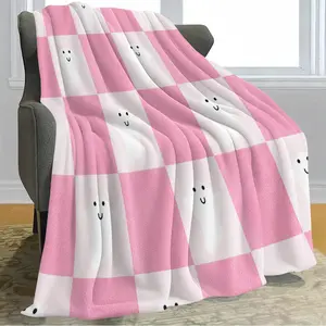Cute ghost blanket with a pink-and-white checkered pattern that softens Halloween’s spooky feel while emphasizing healing and cute attributes. Suitable for young women and those who enjoy a girly aesthetic—ideal as a sofa throw, bedding decor, and office