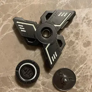 Night Light Finger Spinner Stress Relief Toy, High-Speed Rotation, Triangular Shape, Glow-In-The-Dark, Ideal for Adults and Children