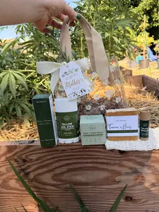 J&M Herbals Mothers Day Gift Bag - 4 Full-Size Skin, Hair body Products  Set Gift