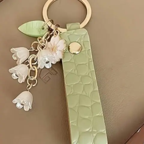 Mother's Day Gift Fashionable Flower Design Charms Keychain, Cute Floral Pattern Keychain Kawaii for Women & Girls, Trendy All-match & Exquisite Keychain for Birthday Gift, Keychain Bag Pendant, Stylish Keyring, Cute Keychains, Keychain for Purse