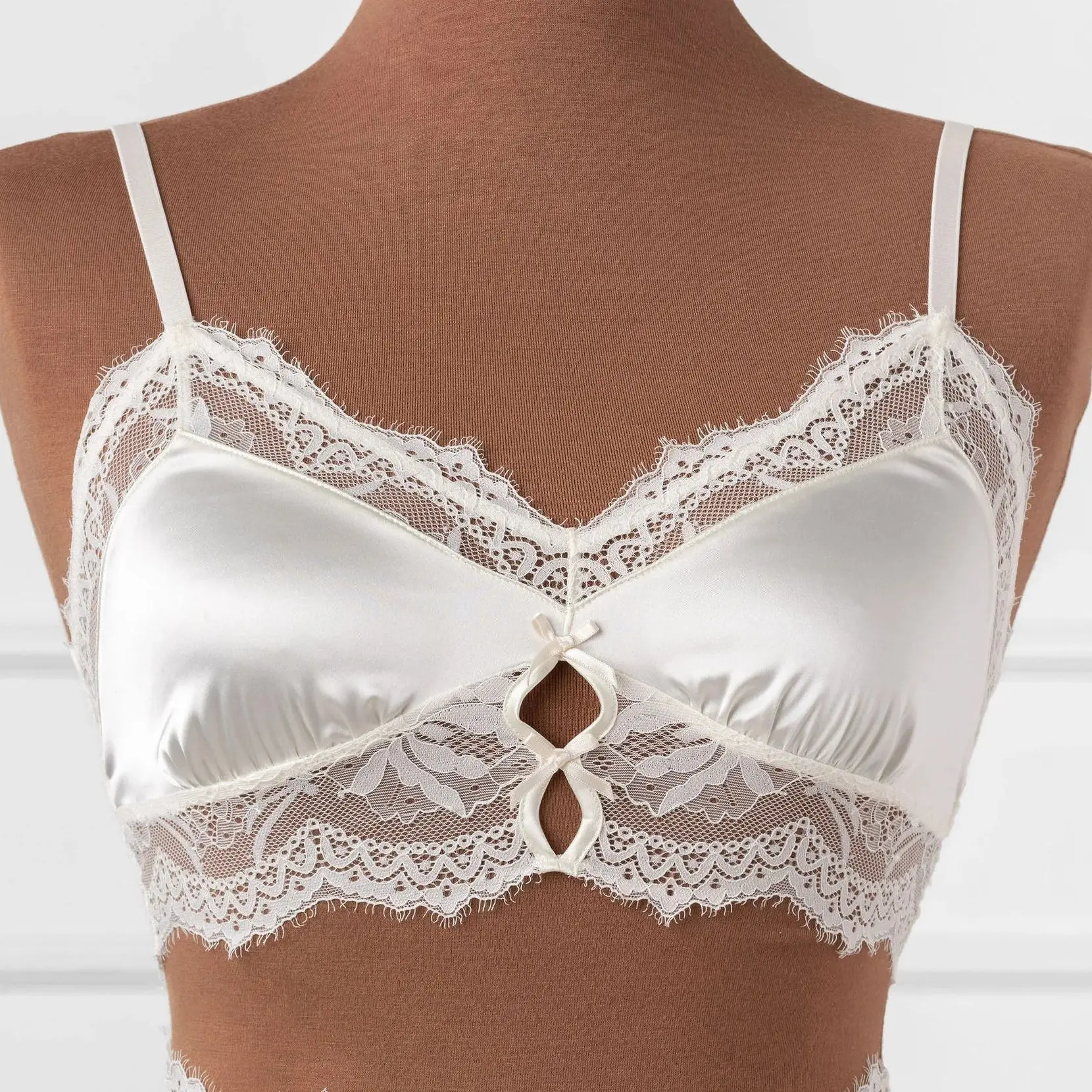 Lacy Satin Keyhole Bralette - Pearl