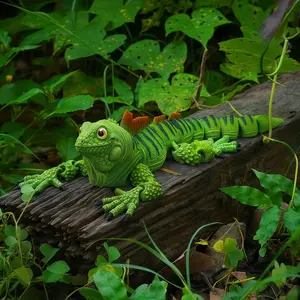 Realistic Chameleon Toy Model, 3D Printed Lizard with Moving Joints, Artistic Office Decor, Home Decor Accessory, Perfect Gift for Friends and Family