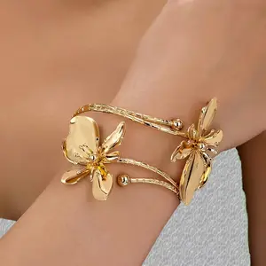 Vintage Floral Wrap Irregular Bangle, Fashionable, Elegant, and High-end