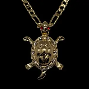 14k Gold Plated Turtle Necklace with CZ Collar de Tortuga Chapado en Oro de 14k con Circonia Cúbica