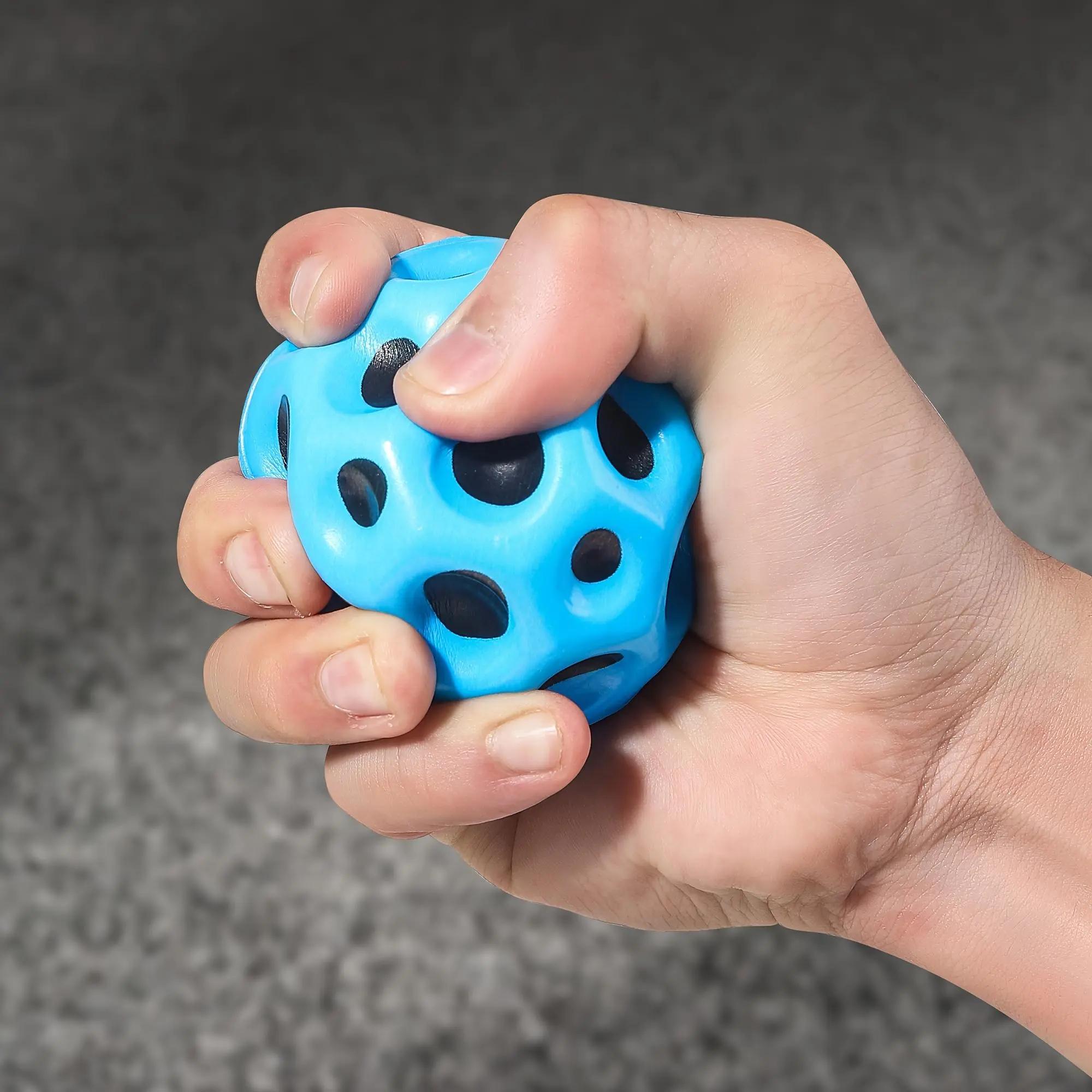 AIUAZA PU Ball, a High-Bouncing Ball Suitable for Both Indoor And Outdoor Use, Designed for Decompression And Interactive Play. Available in Random Colors