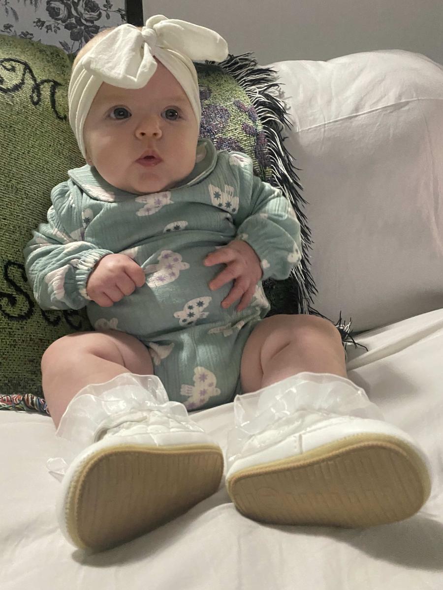 Item: White, 6-9 Months