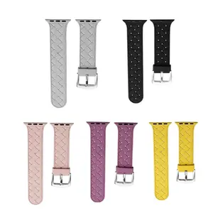 Fashionable Silicone Watch Band, Adjustable Clasp & Comfortable Fit Watch Band, Sporty Unisex Design Watch Band for iWatch Series 3-10/SE 38-49mm, Wearable