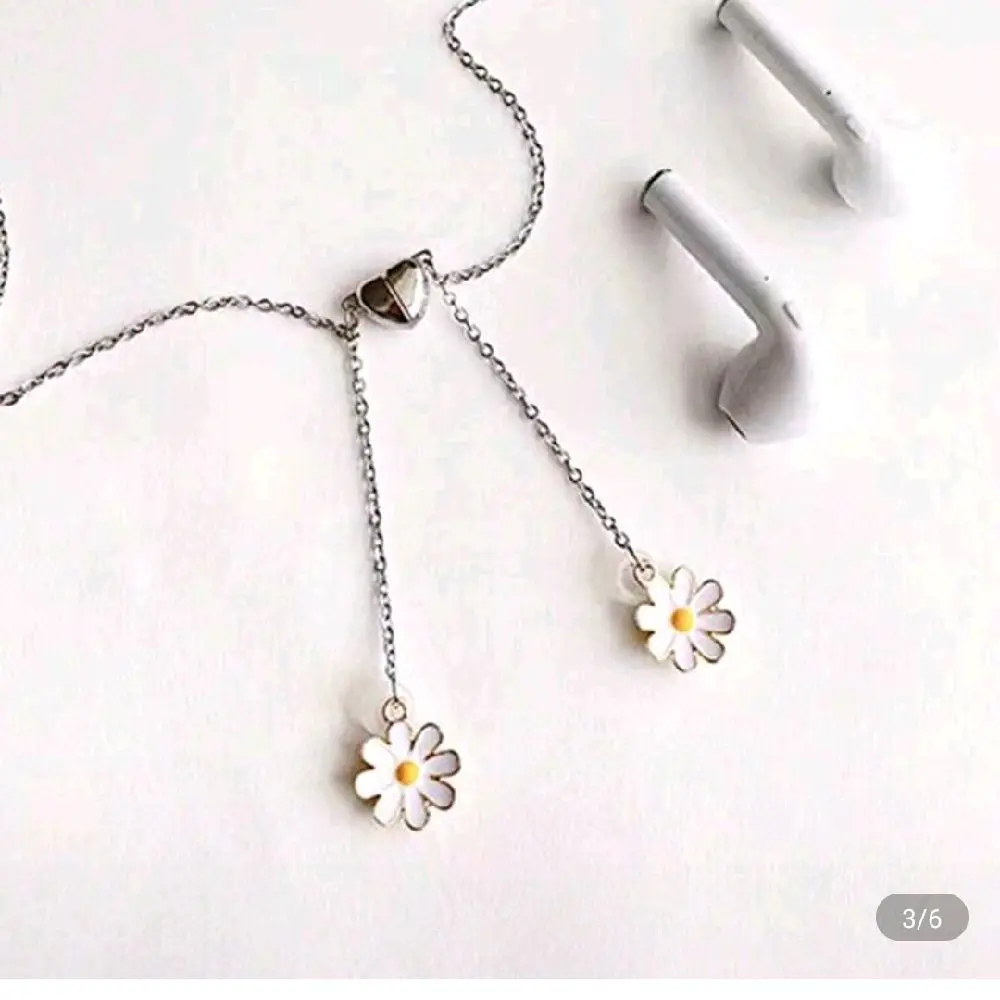 Anti-Lost Neck Strap Holder Magnetic Gold Leash Pearl Chain Necklace Compatible With Airpods Pro Daisy Charm