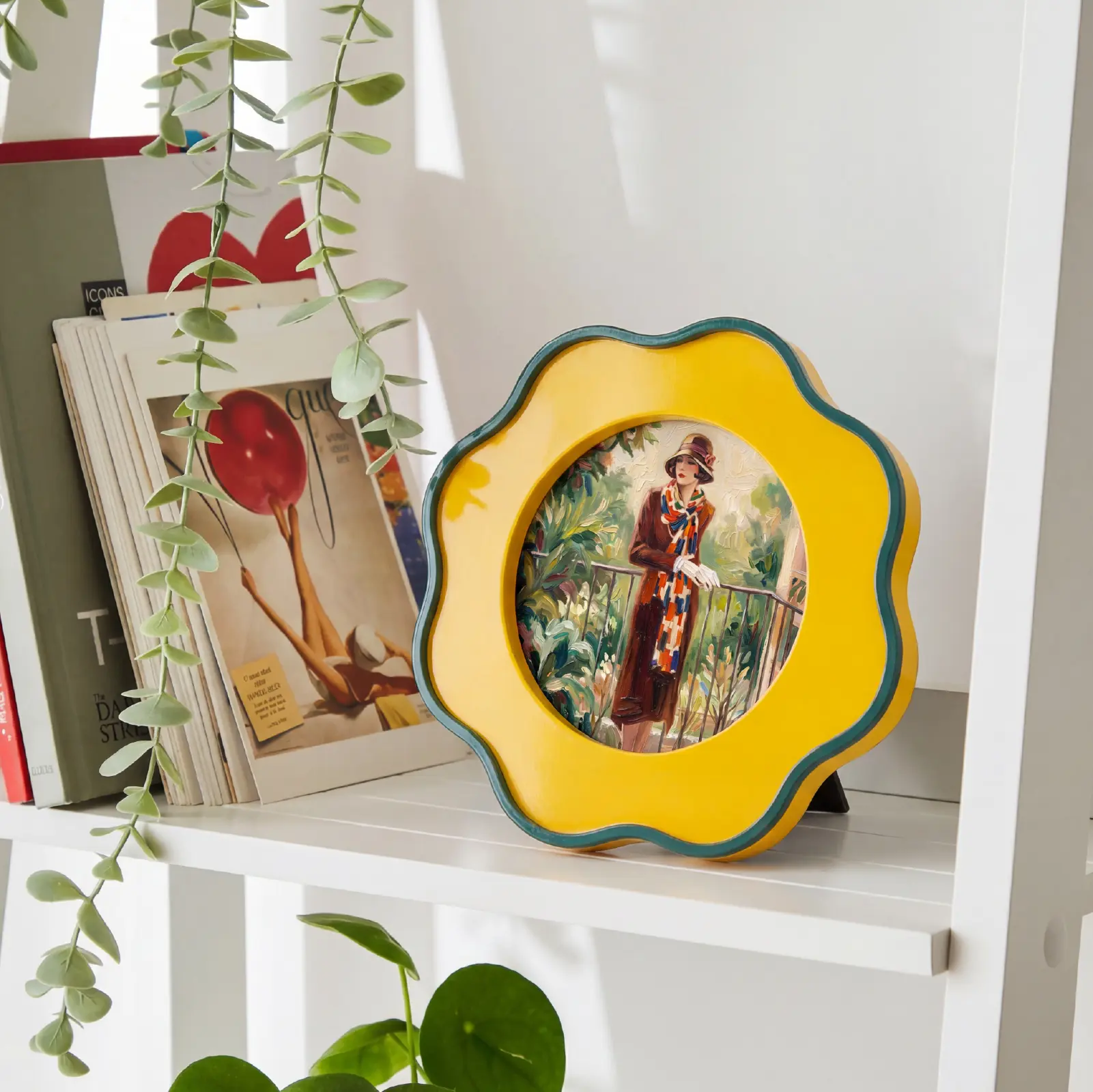 Vintage Wood Flower-Shaped Photo Frame - 4x4in Decorative Indoor Furniture Accessory with Bold Contrast Trim & Scalloped Edge, Unique Artistic Desk Decor, Ideal Gift for Art & Vintage Lovers