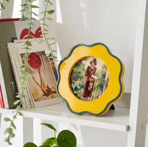 Vintage Flower Shaped Photo Frame | Unique Artistic Desk Decor, Ideal Gift for Art & Vintage Lovers,4*4in