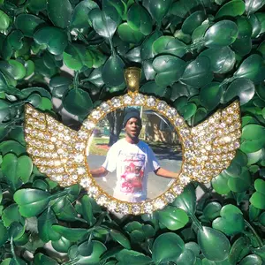 Keepsake Picture Necklace W Wings