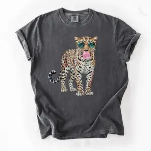 Comfort Colors 1Comfort Colors Leopard Bubblegum T-Shirt – Trendy Streetwear Top For Womenswear Summer