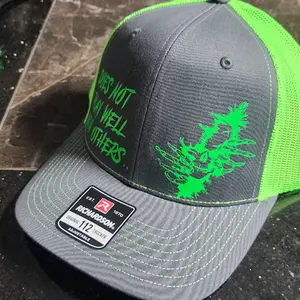 does not play well hat