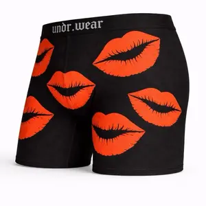 Kiss boxer