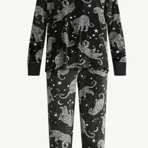 Joyspun Women’s Stretch Velour Long Sleeve Top, Pants, and Socks Pajama Set, 3-Piece, Sizes 2X /Joyspun Women’s Stretch Velour Notch Collar Long Sleeve Pajama Set 2pcs /Joyspun Women's Folded Giftable Plush Long Sleeve Top and Pants Pajamas Set, 2-Piece