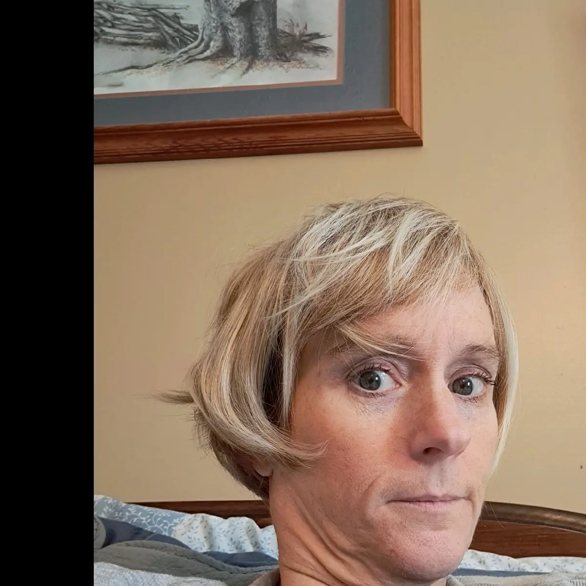 Short blonde wigs for Caucasian women. Wigs are synthetic and light weight.