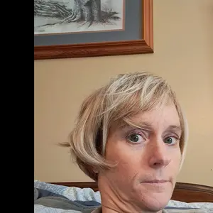 Short blonde wigs for Caucasian women. Wigs are synthetic and light weight.