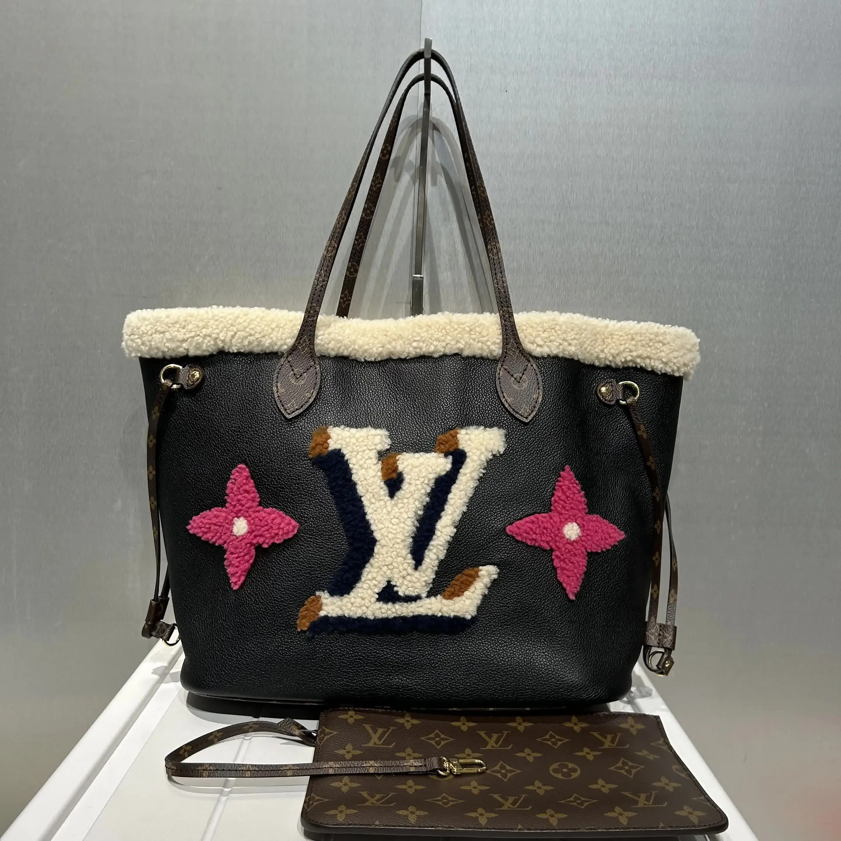 Pre-owned Louis Vuitton Leather Tote Bags Neverfull NM Tote and Monogram Teddy Shearling MM 43947891