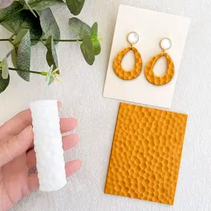 1 PC metal hammer-textured seamless polymer clay texture roller, suitable for craft and model-making; an ideal tool for creating earrings, brooches and pendants; can be used in conjunction with a polymer clay cutter