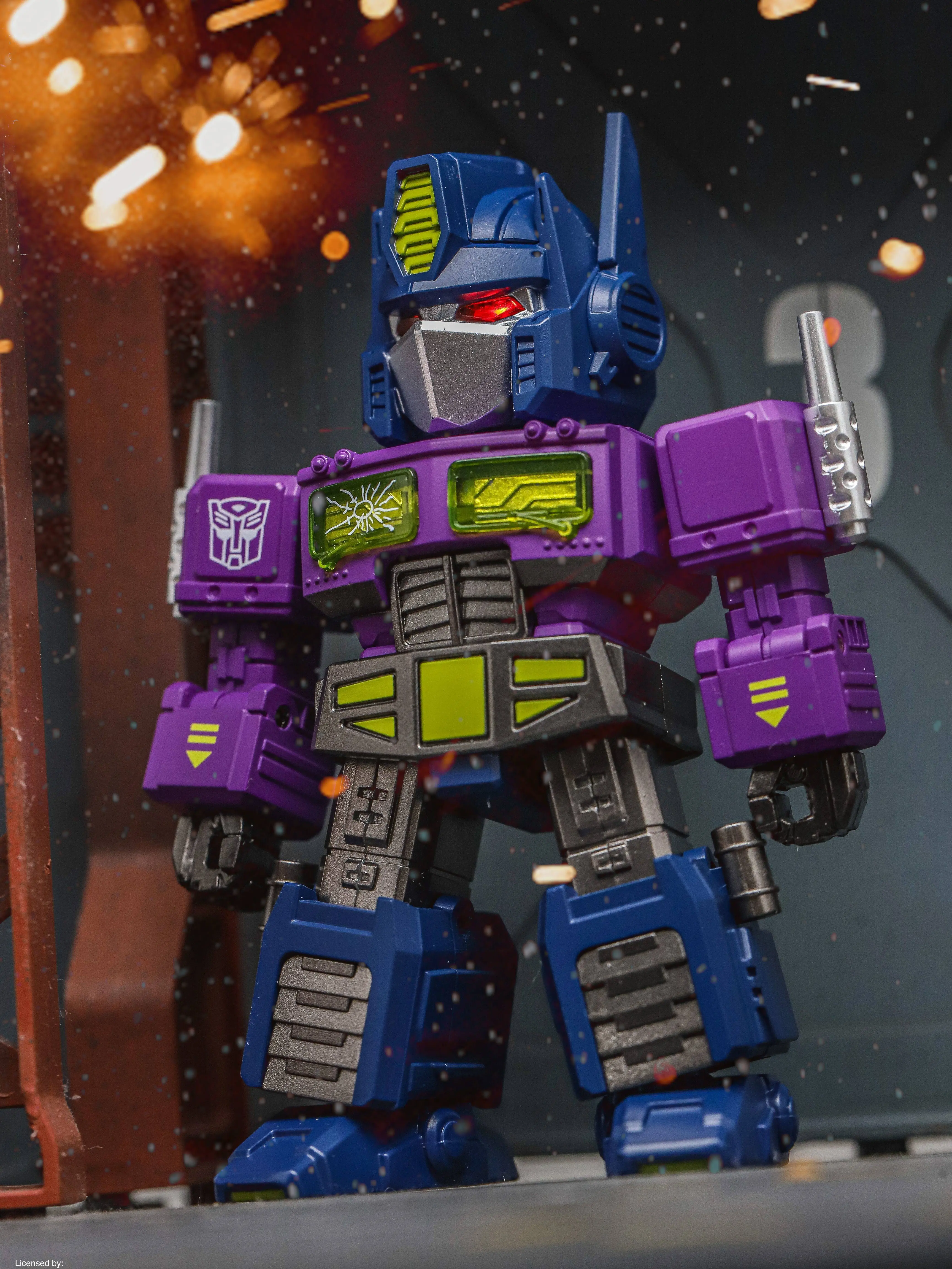 Hasbro G1 Shattered Glass Optimus Prime Deluxe Collectible Action Figurine, 18-Point Articulation, Alloyed Large-Scale Head Sculpt, Articulating Figures, Pressure-Relief Design, Led Lights