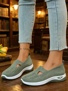Breathable Mesh Slip-On Walking Shoes for Women, Lightweight Casual Footwear, Ideal for Daily Wear, Comfortable & Stylish Design