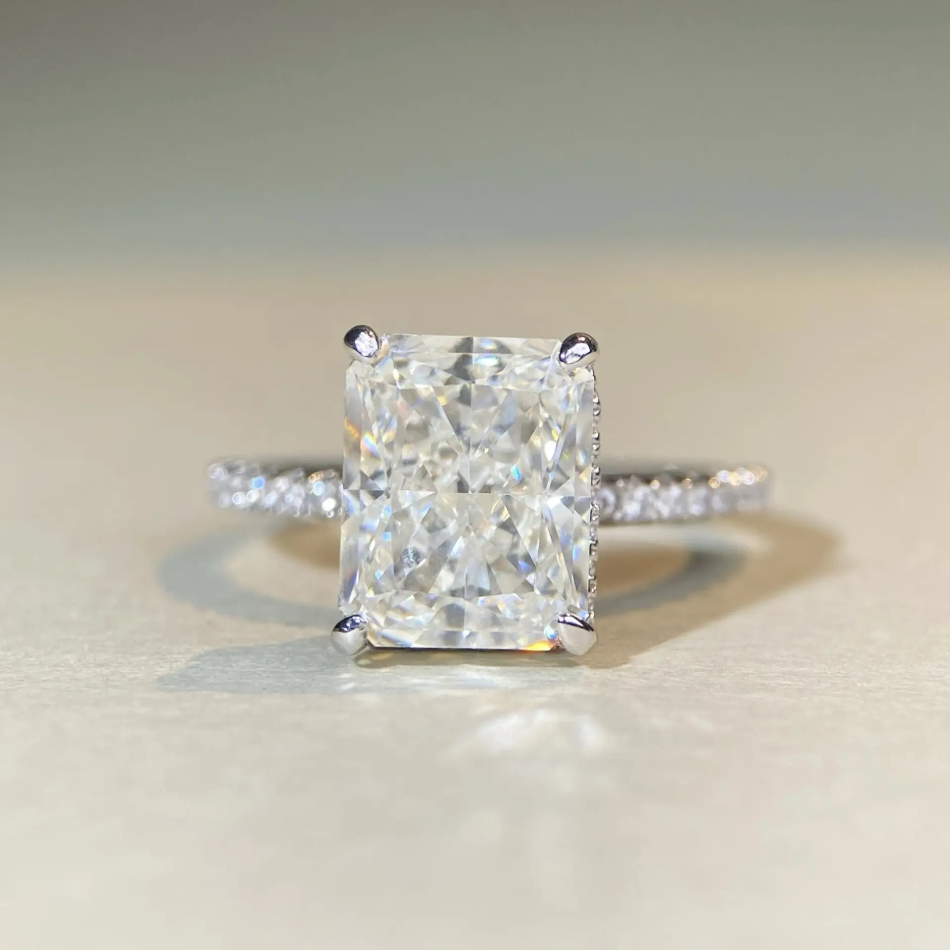 G white (yellowish)   CBJZ322