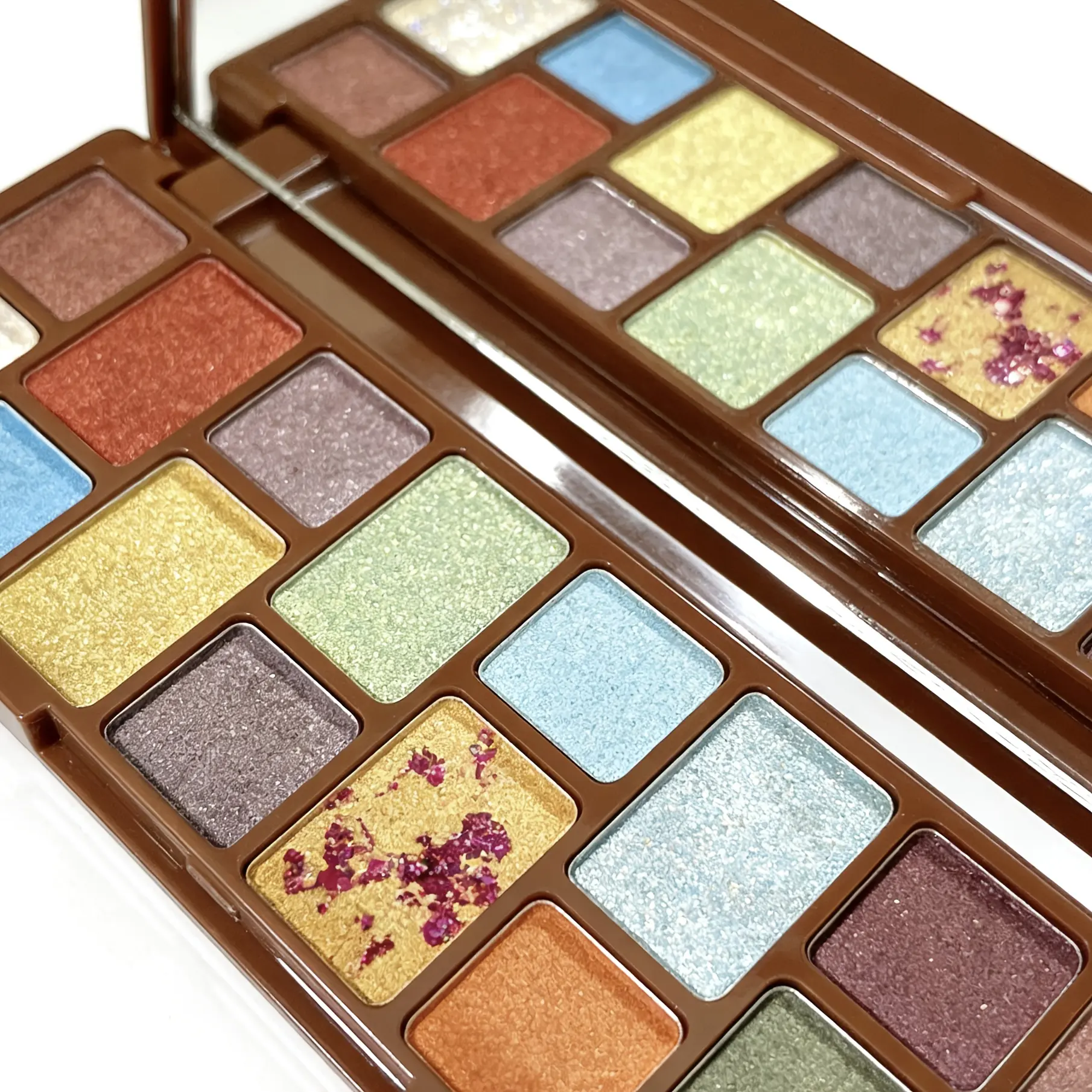Stylish portable 16-shade Eyeshadow Palette with rich colors. Smooth and long-lasting finish. Great for touch-ups, perfect for stage performance and party trendy eye looks Eye Shadow Palettes
