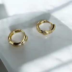 Small ring with high quality 14 gold-plated bow design for daily use.