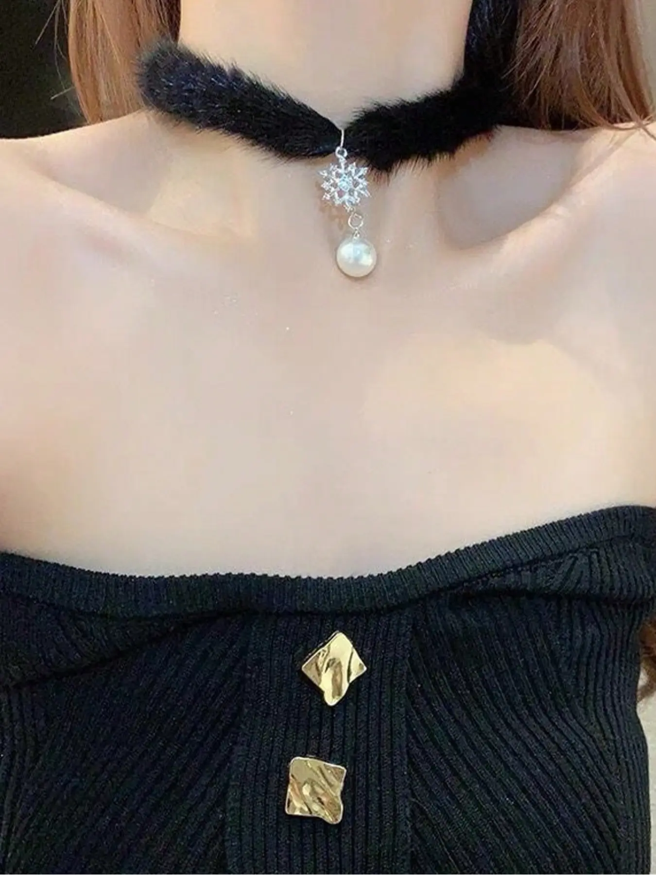 Women's Christmas Snowflake Faux Fur Necklace, Elegant Winter Accessory for Women, Perfect Gift for Her, Stylish Faux Pearl Jewelry for Any Occasion