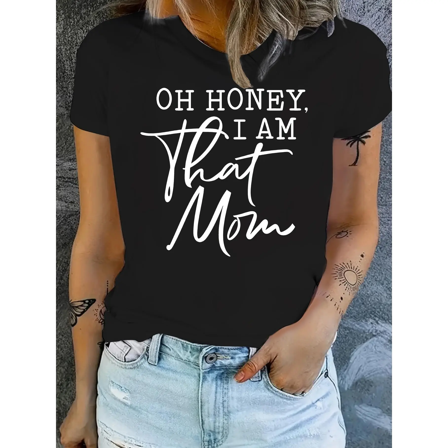 Women's Graphic T-Shirt with Oh Honey I Am That Mom Slogan, Casual Fitted Round Neck Short-Sleeve Top for Mother's Day