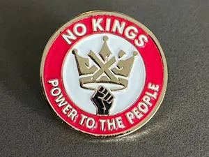 No Kings Lapel Pin Pro Democracy 1 Inch Soft Enamel Brass Plated Activist Gift for Justice Equality Support Unisex Fashion Accessory
