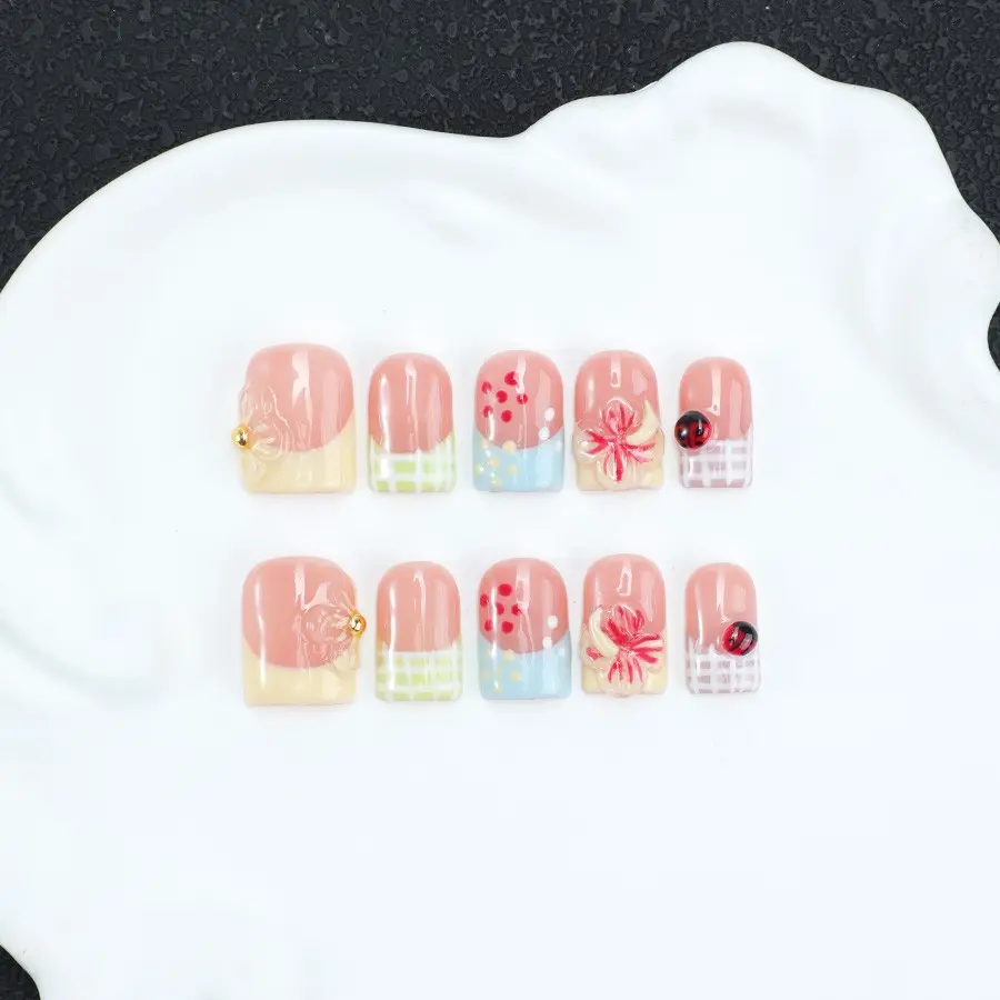 Handmade Nail Art Set Y2K Style Reusable 3D Embossed Insect Polka Dot Carving French Design Glossy Nails, Fake Nails Kit, Diy Nail Art, perfect for parties, daily wear, including toolkits, gifts for women and girls, Nail Art Supplies