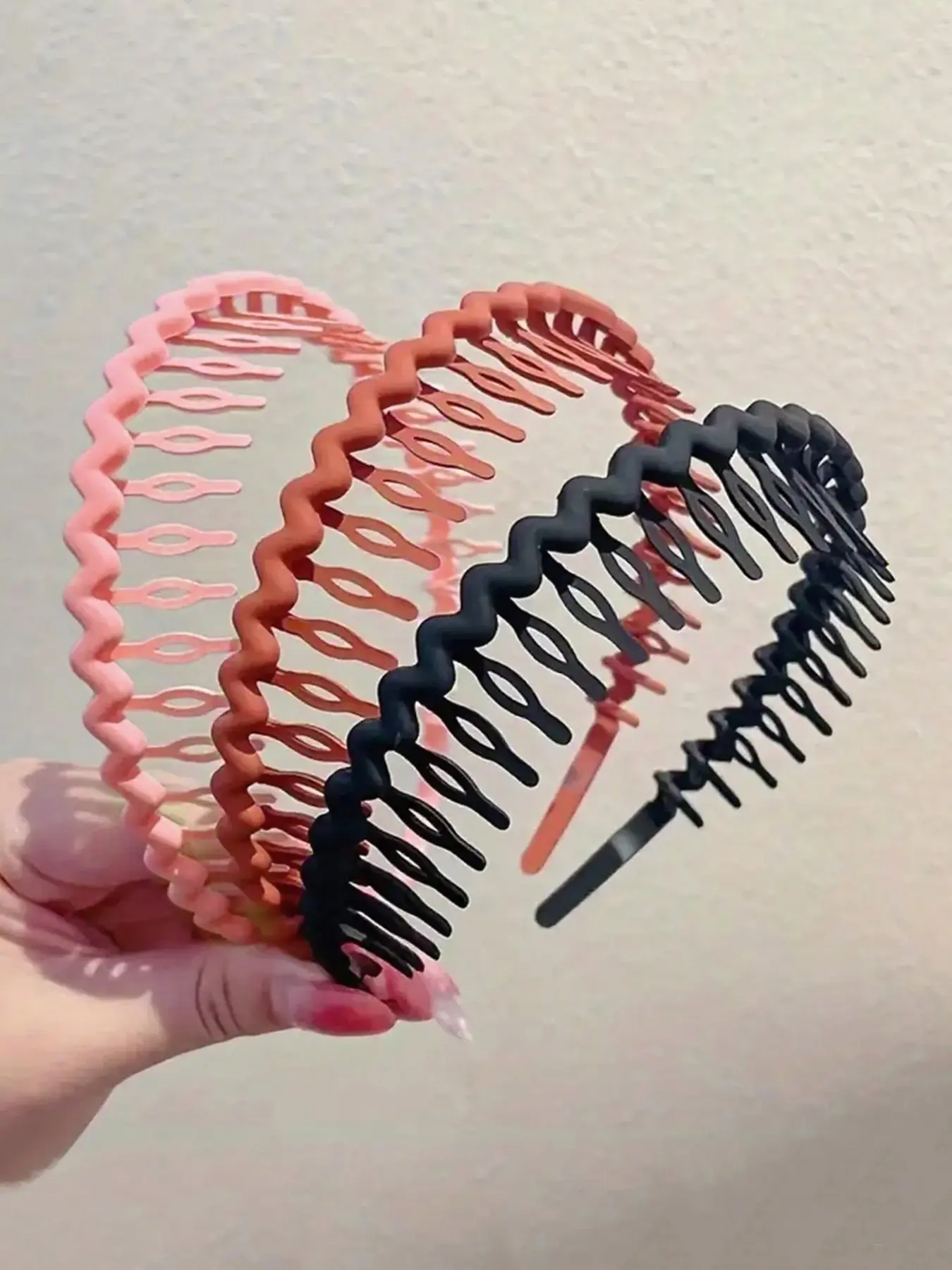 A fashionable and elegant wave headband, suitable for daily wear, vacation and dating occasions, and also a surprising and exquisite small gift, Summer Hair Accessories