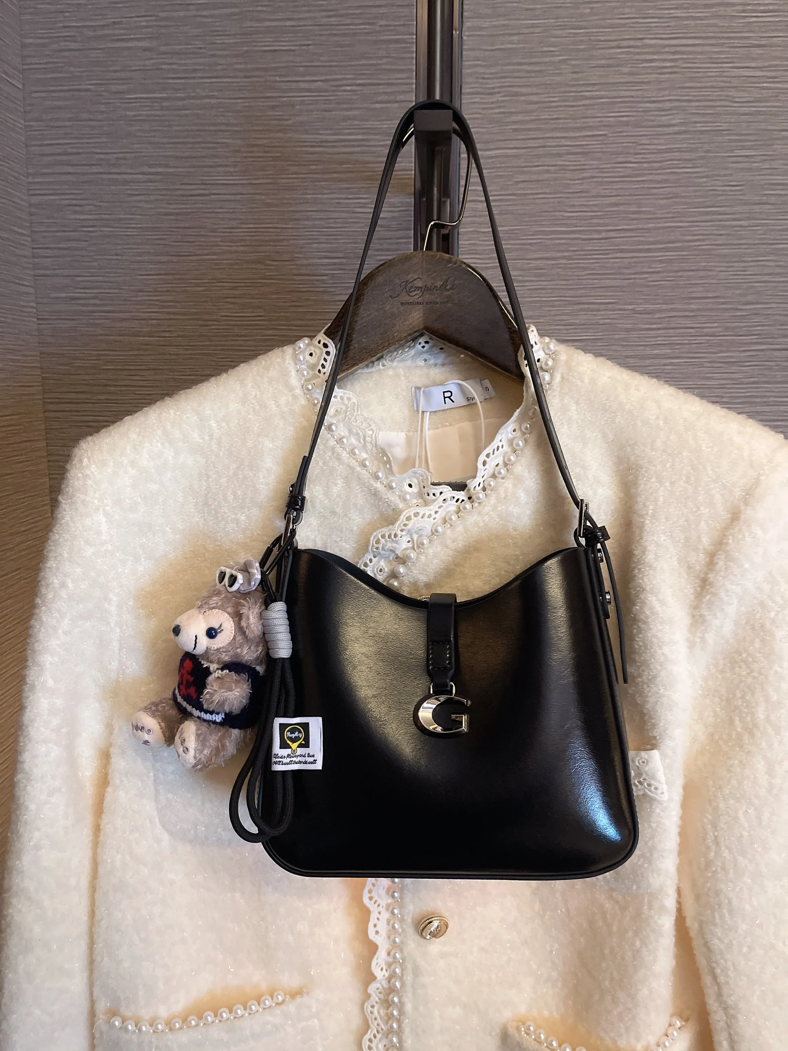 Vintage High-End Oil Wax Leather Underarm Bag for Women, 2026 New Fashion Versatile Shoulder Crossbody Bag, Stylish All-Match Female Handbag
