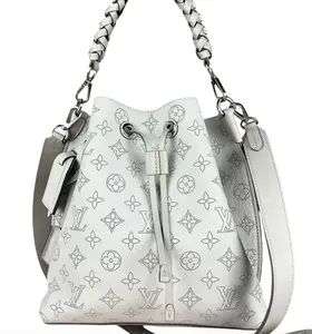 Pre-owned LEATHE Shoulder Bags Louis Vuitton Leather Muria Bucket Bag