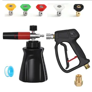 High-pressure washer with black short gun, M22-14/15 connector at the end, includes a black and red triangular 1L foam bottle and five-color nozzles for car washing.