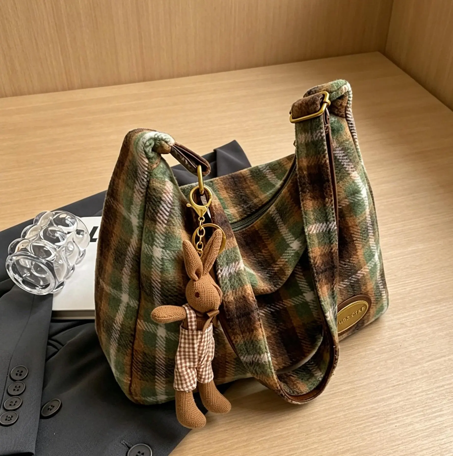 Women's Vintage Plaid Large-Capacity Tote Bag - Casual Shoulder Purse, Unisex Active Shoulder Bag for Outdoor Activities, Hands-Free Wear, Sports Use