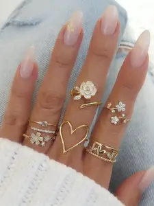 Sweet Style 7-Piece Ring Set, Heart & Flower Crystal Fashion Stackable Rings, Minimalist Design Luxury Jewelry, Personalized & Versatile Stacking Accessories, Ideal Gift for Best Friends & Couples