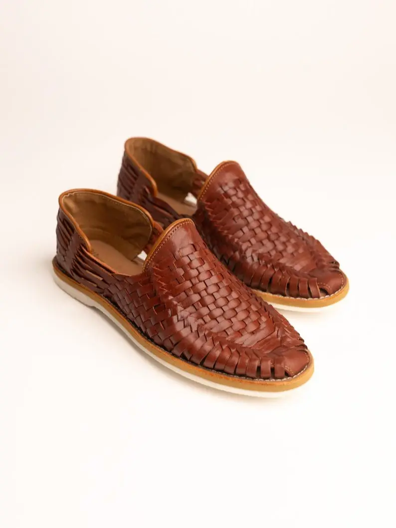 Men’s Handwoven Leather Slip-On Huaraches – Mexican Artisanal Loafers, Comfortable Closed-Toe Flats, Traditional Reddish Brown Summer Shoes