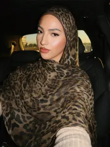 Women's Elegant Leopard Print Hijab Scarf, Breathable Long Beach Shawl, Muslim Fashion Daily Wear Headscarf, 1pc Balinese Silk