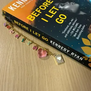 Costume Bookmark with Chain - Personalized Charm Design for Book Lovers