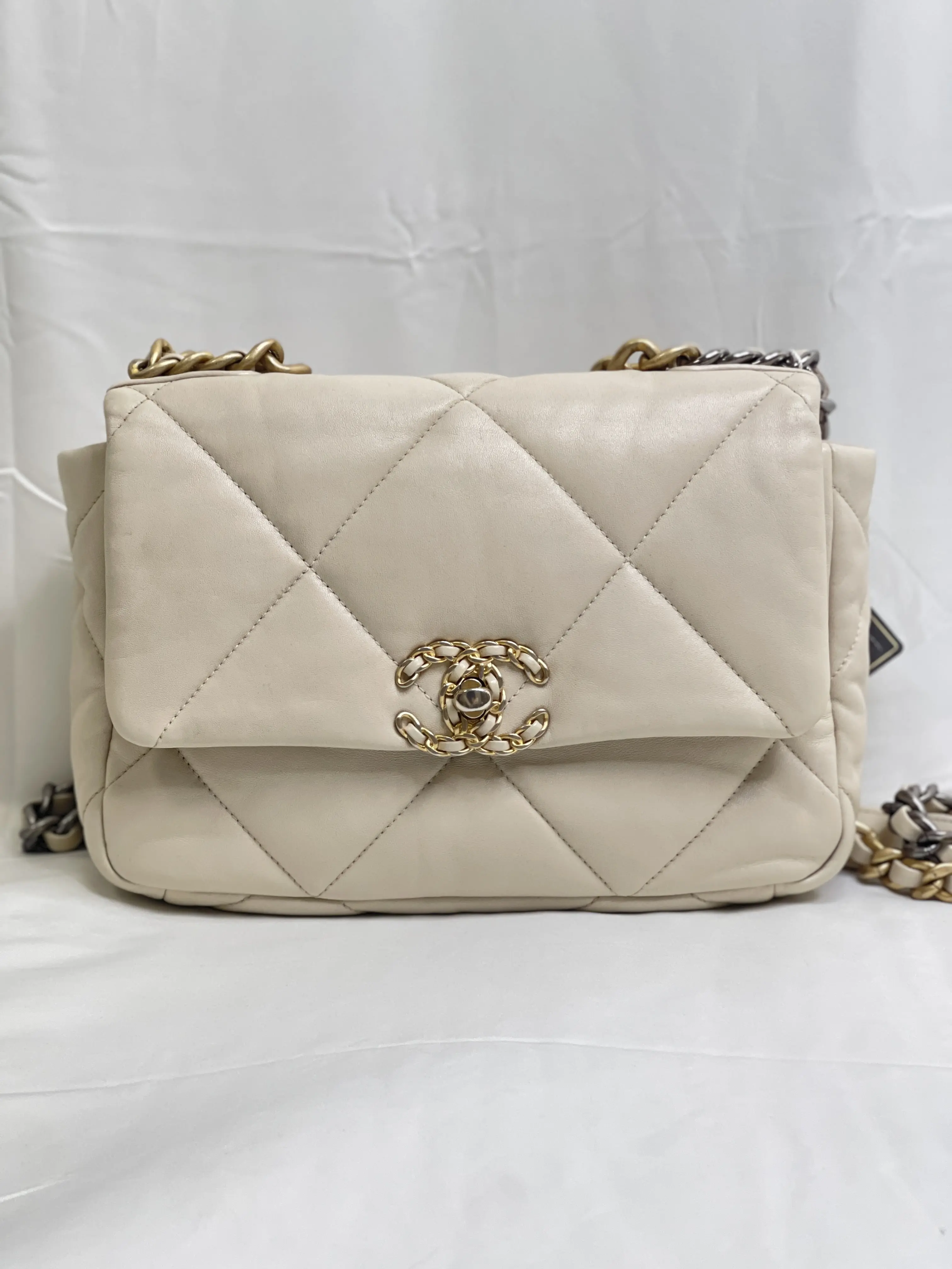 Pre-owned CHANEL lambskin Crossbody Bags Beige 19 Flap Crossbody Bag