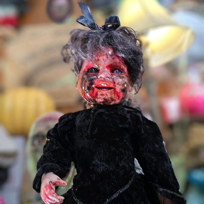 Creepy Doll Séance kit Clara Whitlock Halloween