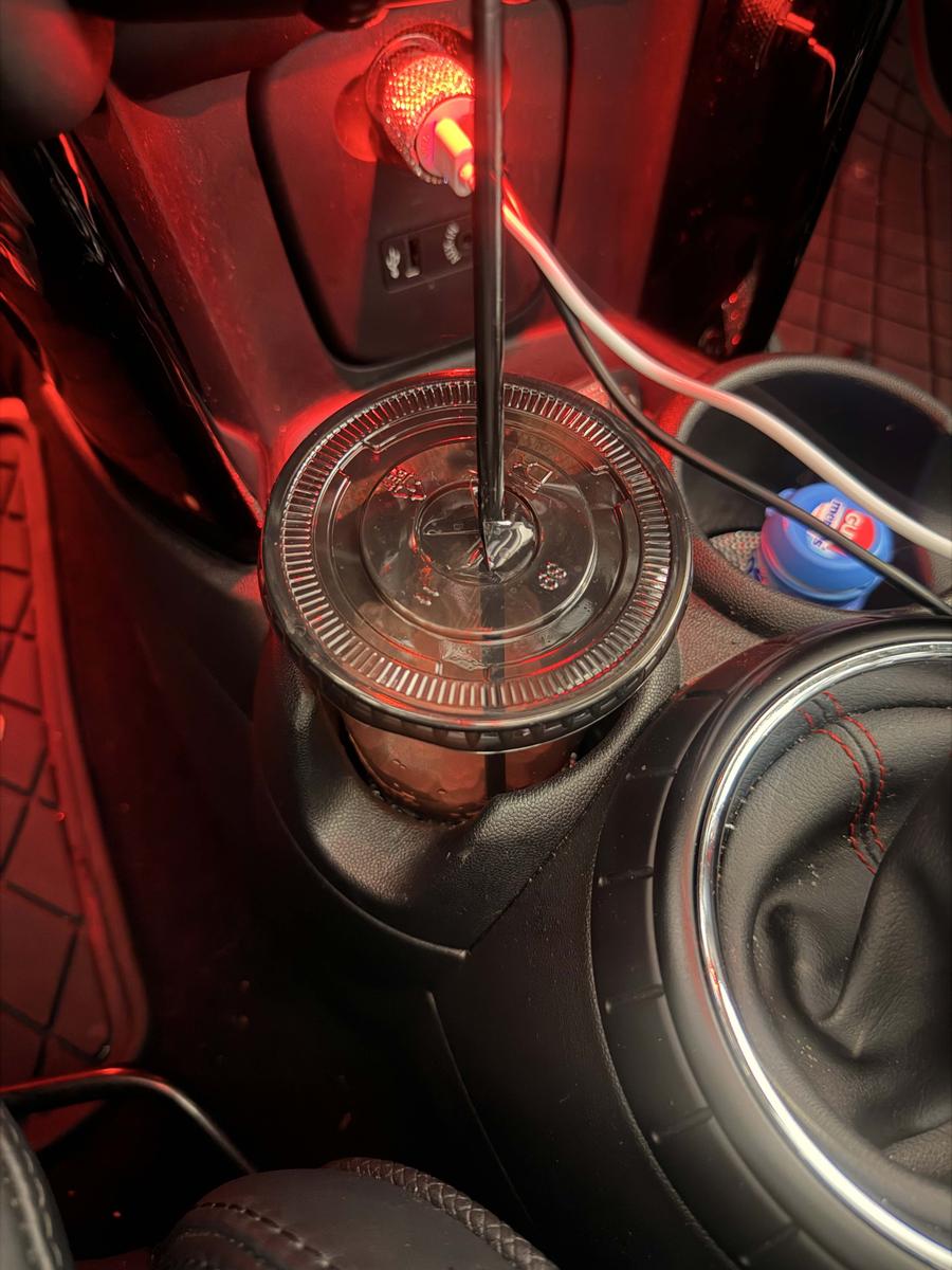 Item: 100 pieces of 16 oz black straws with U-shaped cup